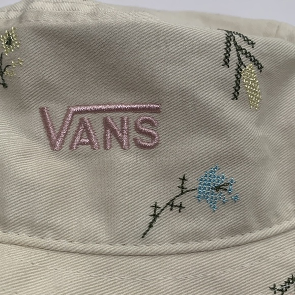 Vans Micro Floral Embroidered Bucket Hat Beige Med/Large NWT - Picture 3 of 7